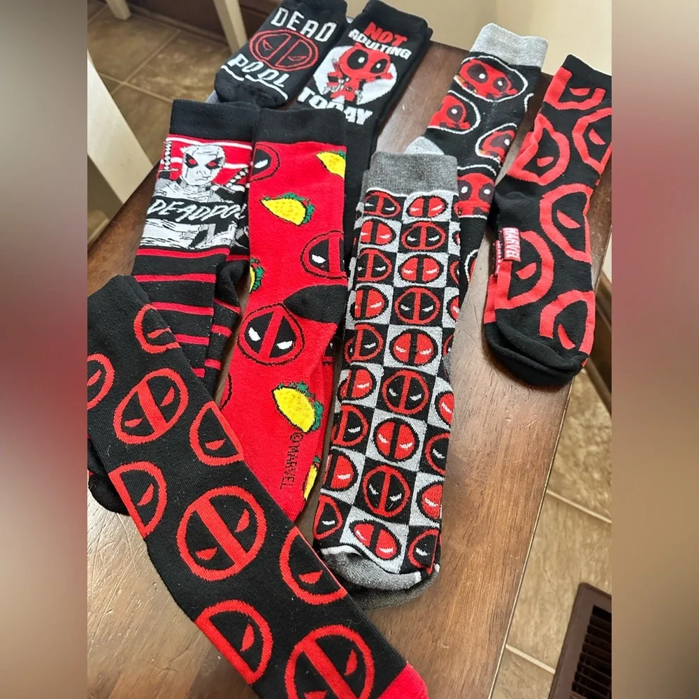 Deadpool socks bundle - Picture 2 of 6